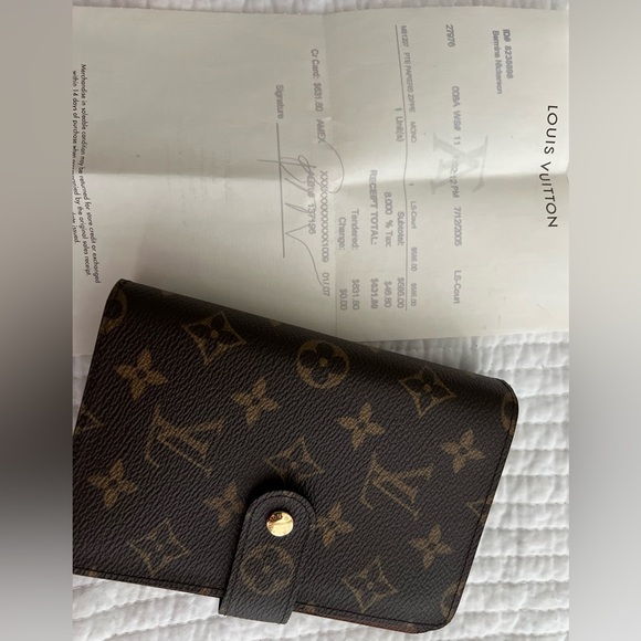 Louis Vuitton Wallet! - Picture 6 of 9
